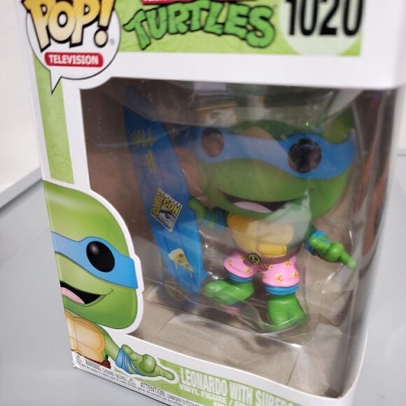 Funko Pop Television TMNT 1020 Leonardo With Surfboard New In Box - Picture 3 of 5